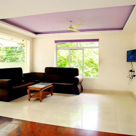 Hotel V Bee Plaza à Thiruvananthapuram Extérieur photo
