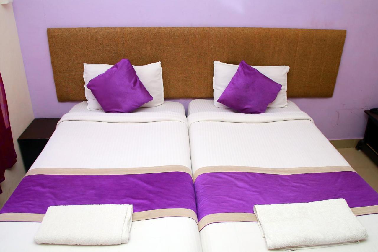 Hotel V Bee Plaza à Thiruvananthapuram Extérieur photo