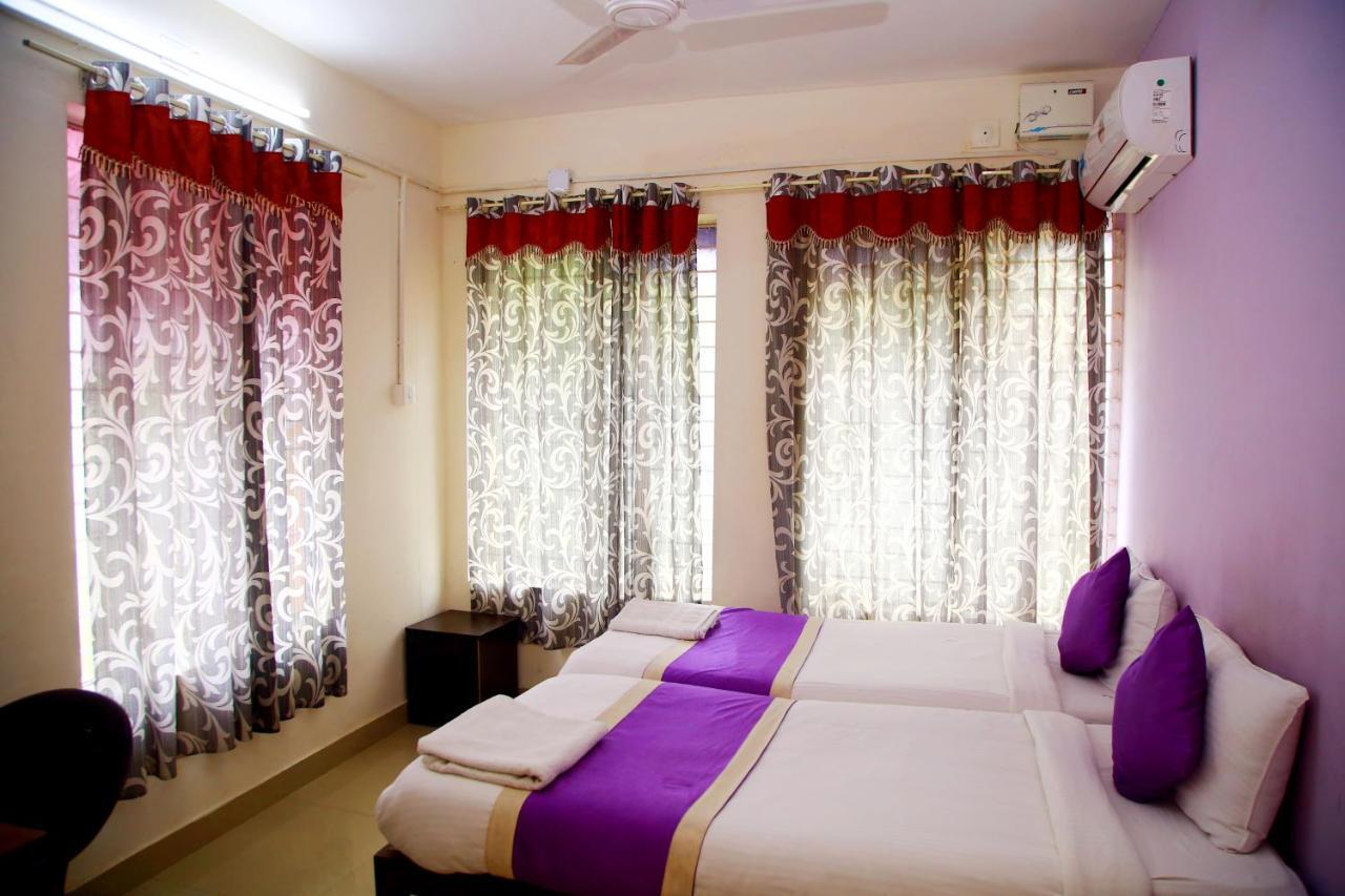 Hotel V Bee Plaza à Thiruvananthapuram Extérieur photo