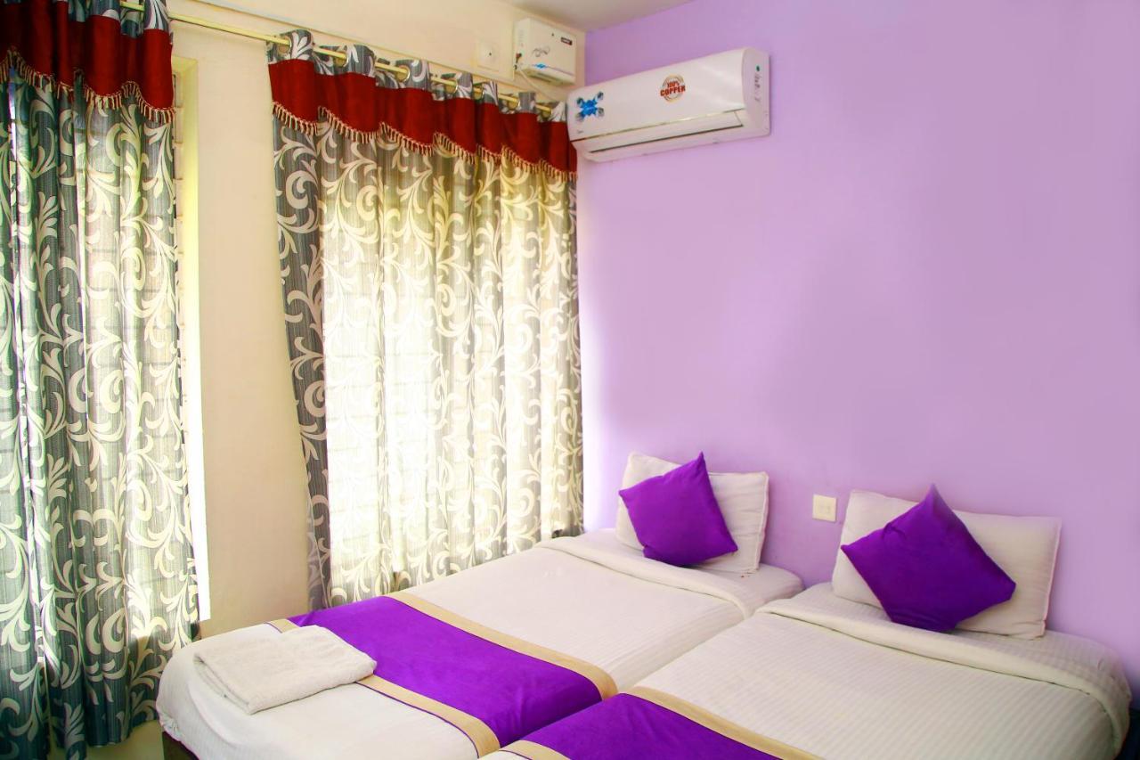Hotel V Bee Plaza à Thiruvananthapuram Extérieur photo