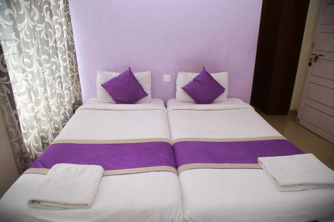 Hotel V Bee Plaza à Thiruvananthapuram Extérieur photo