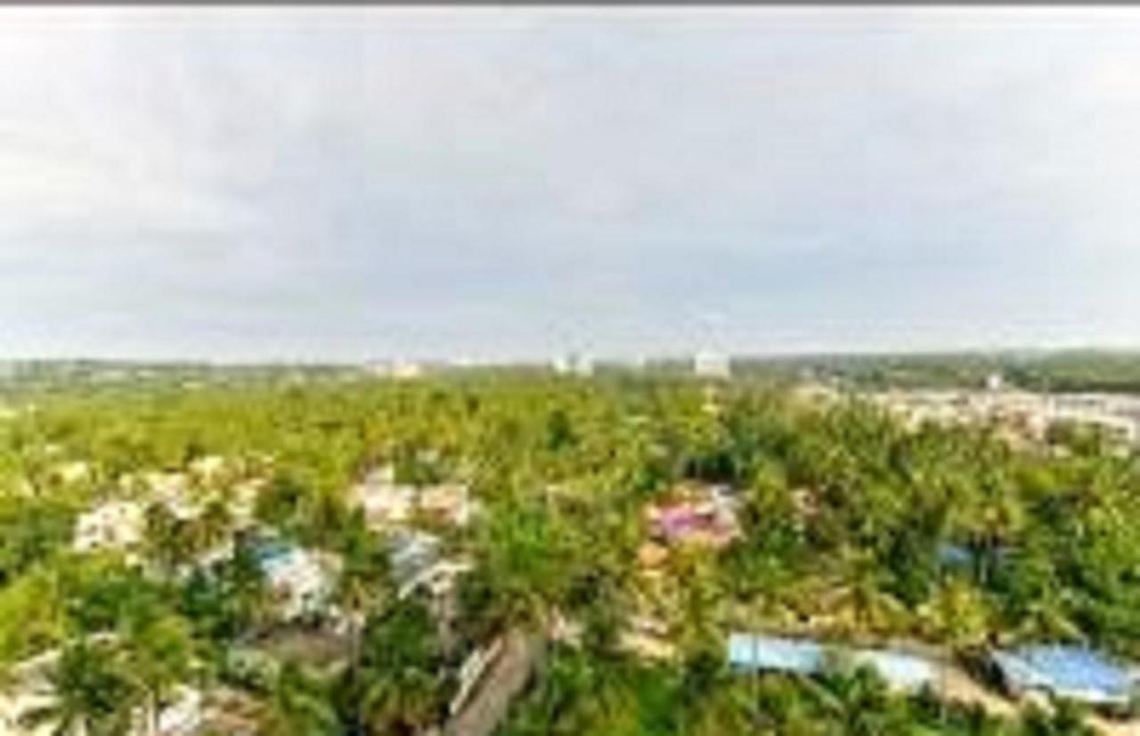 Hotel V Bee Plaza à Thiruvananthapuram Extérieur photo